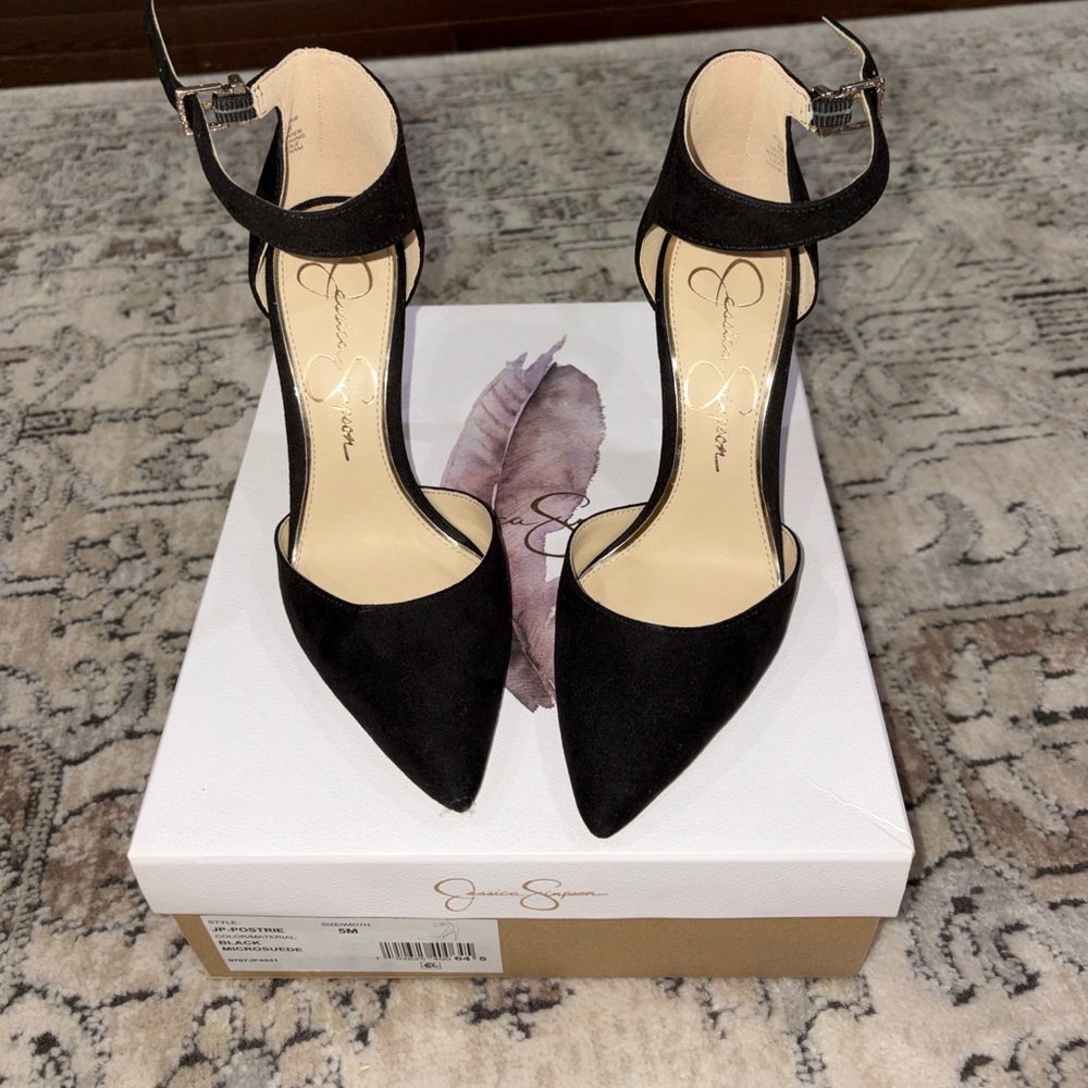 Jessica Simpson Black Ankle Strap Heels
Style: JP-POSTRIE
MICROSUEDE